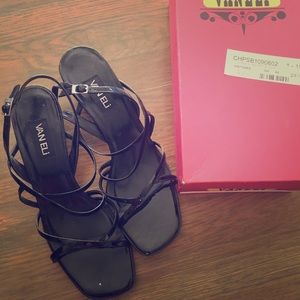 Vanelli winner black patent strappy heels 12 N